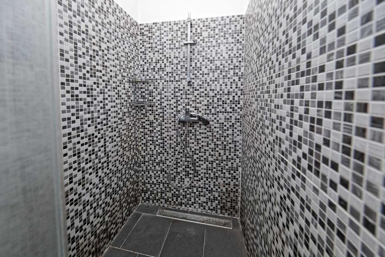 Peter'S Tower Apartments Прага Екстер'єр фото