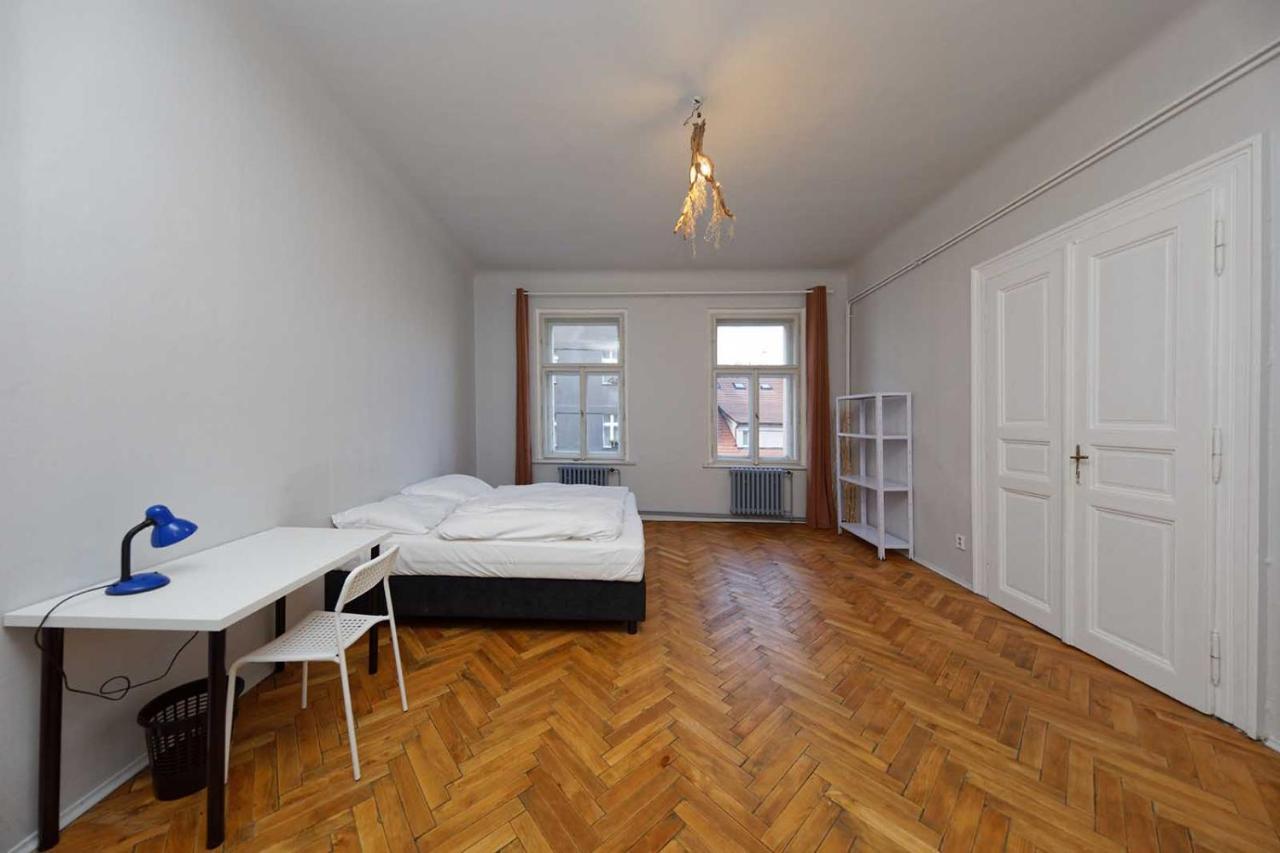Peter'S Tower Apartments Прага Екстер'єр фото