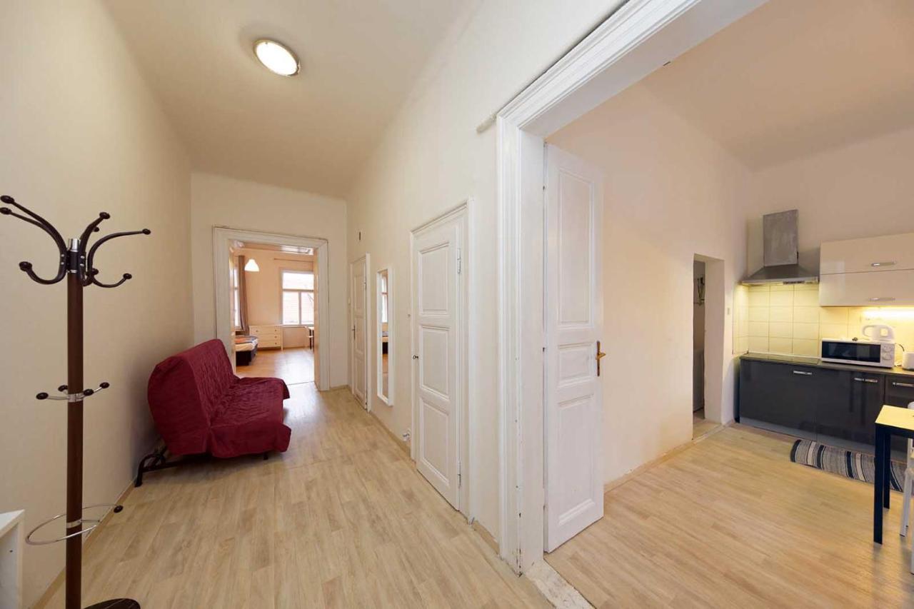 Peter'S Tower Apartments Прага Екстер'єр фото