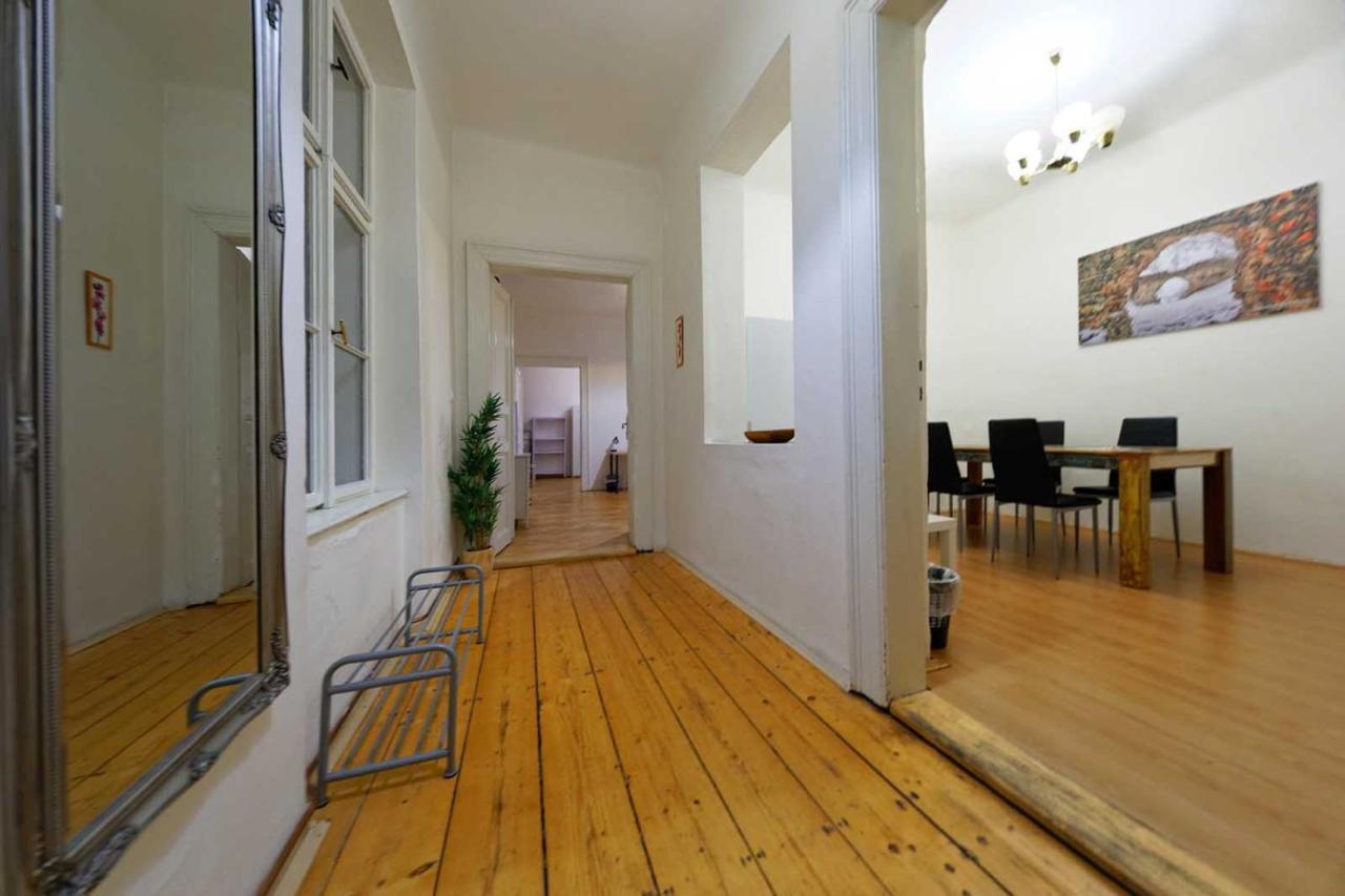 Peter'S Tower Apartments Прага Екстер'єр фото