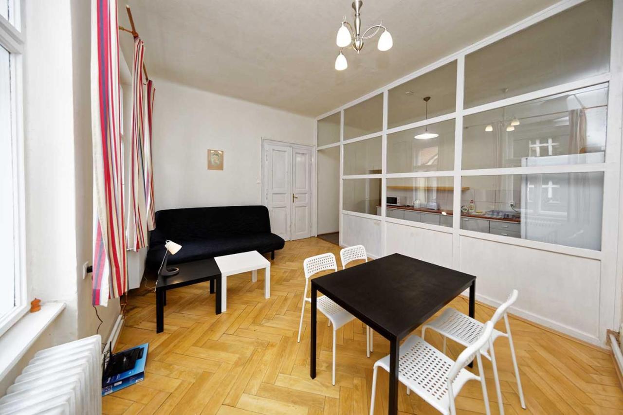 Peter'S Tower Apartments Прага Екстер'єр фото