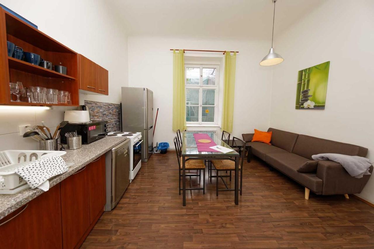 Peter'S Tower Apartments Прага Екстер'єр фото