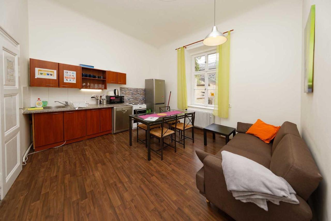 Peter'S Tower Apartments Прага Екстер'єр фото