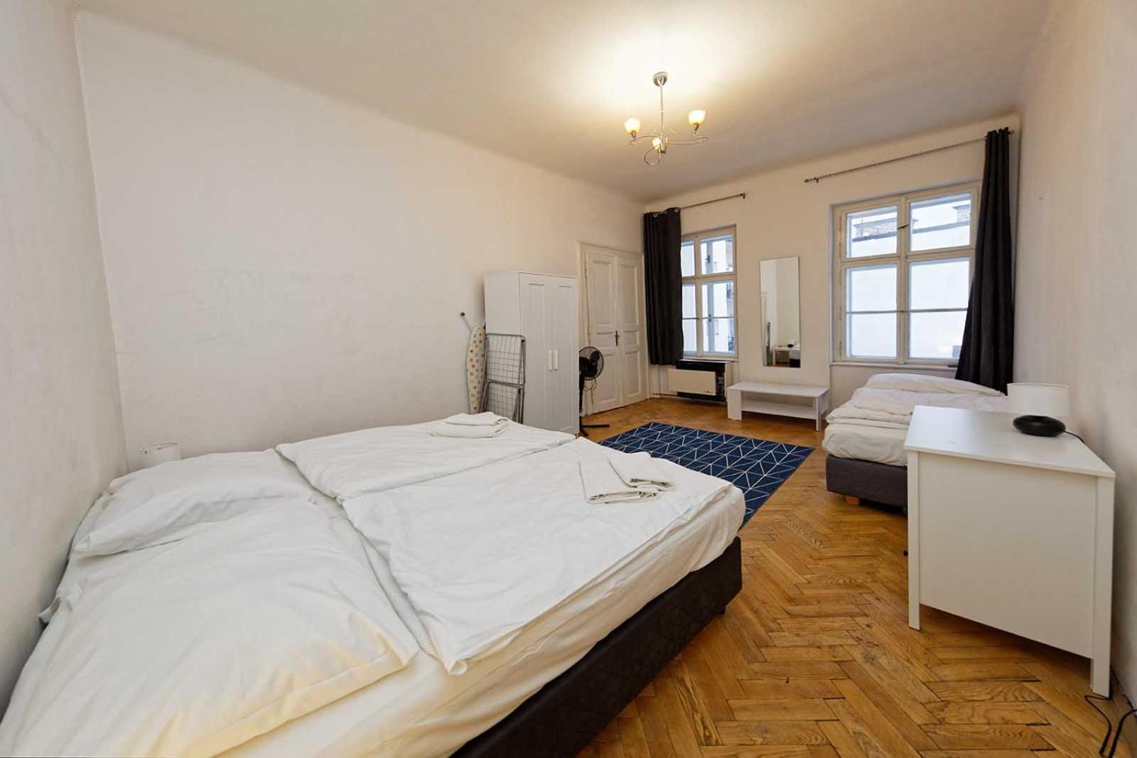 Peter'S Tower Apartments Прага Екстер'єр фото